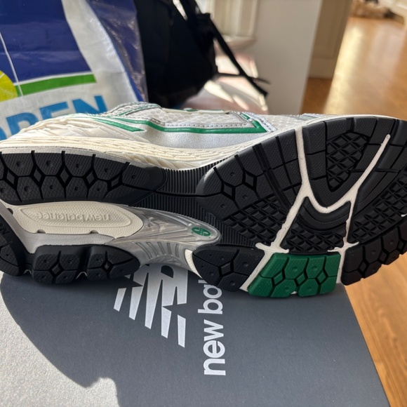 New Balance Mens 1906R White/Green - Picture 10 of 10
